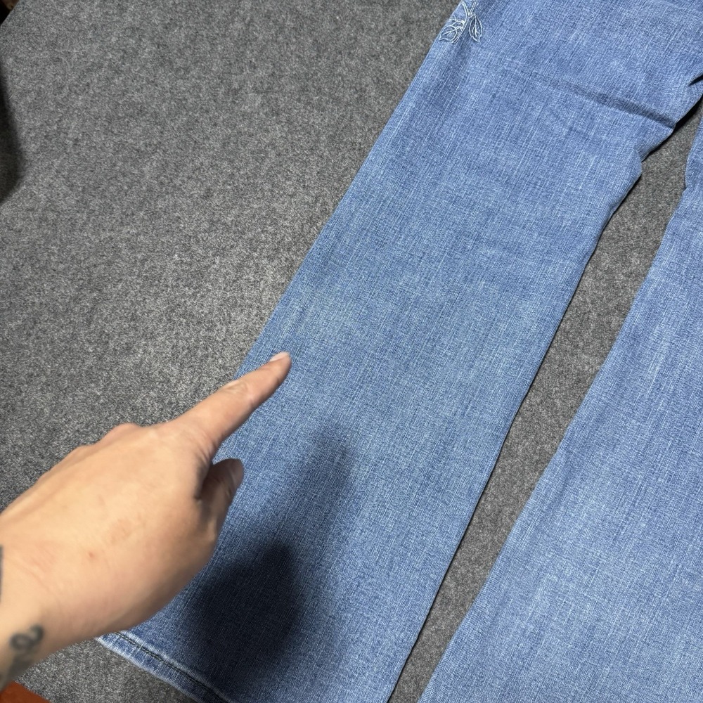 Levi's Womens Classic Bootcut Embroidered Floral Design Size 6‎ Boho Retro Y2K - Picture 9 of 13